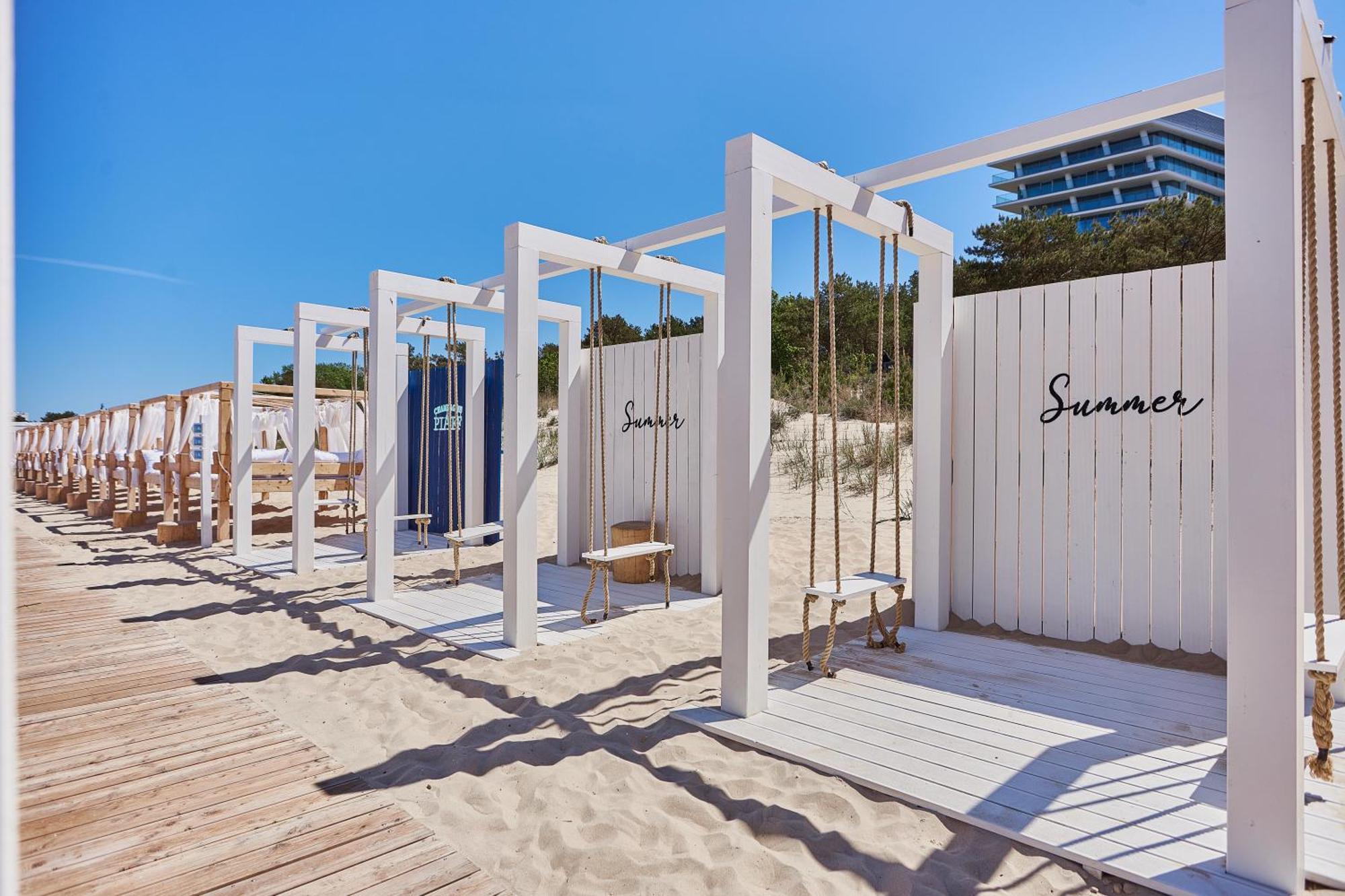 Wave Beachfront Family Апартаменти *