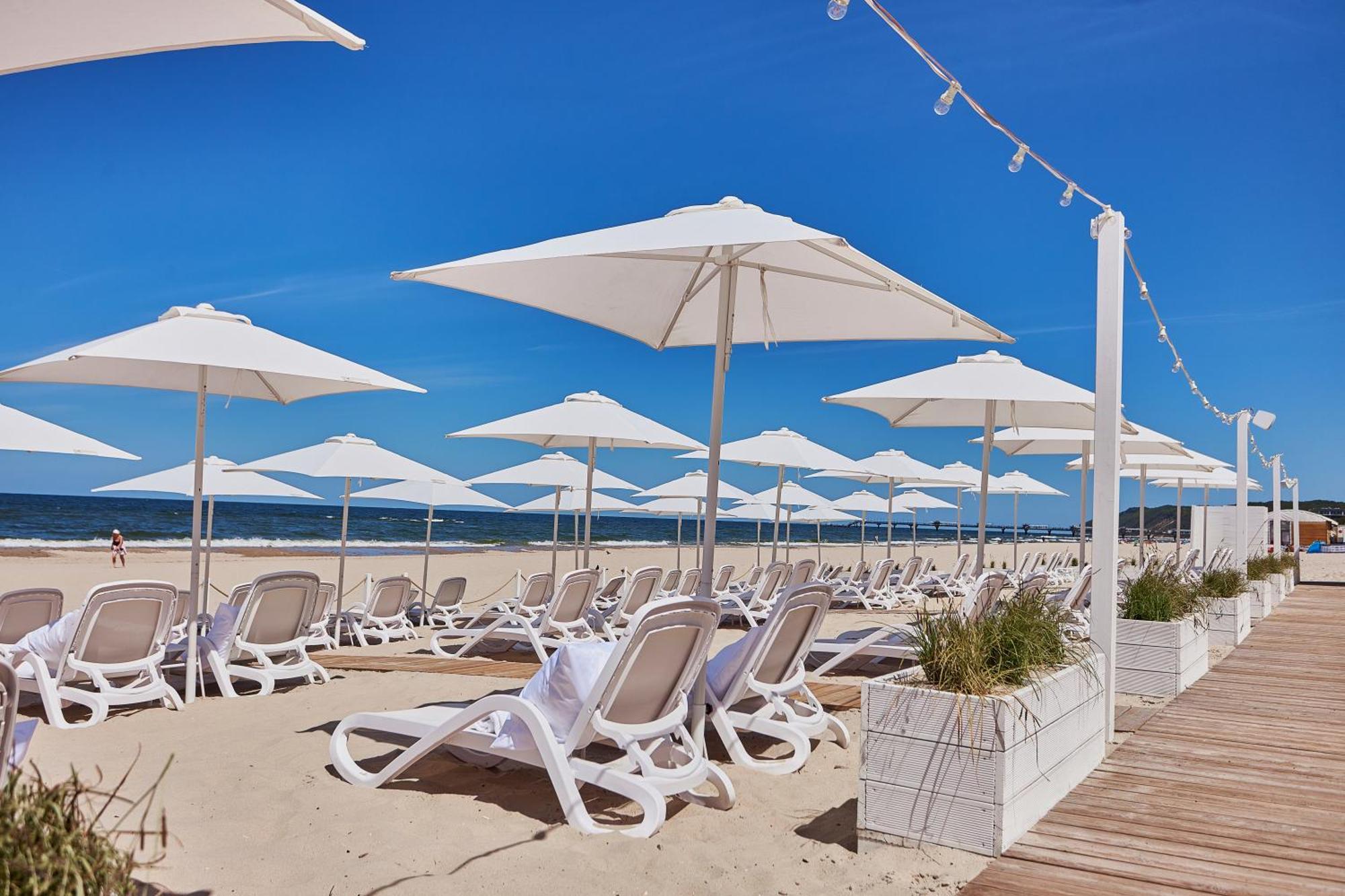 Апартаменти Wave Beachfront Family